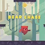 Ett rött tecknat björn hoppar genom en skog med stora träd och en bikaka synlig ovanför, tillsammans med texten Bear Chase