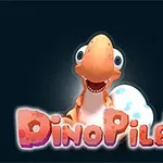 Tecknad dinosaurie med stort leende bredvid ett ägg och texten DinoPiler på mörk bakgrund