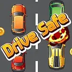 Två bilar krockar på en tvåfilig väg med texten Drive Safe över bilden, omgivna av gyllene mynt