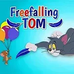 En tecknad katt flyger genom luften med två blå fjädrar, medan en mus med färgglada ballonger svävar bredvid