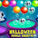 Färgglada bollar och tecknade dödskallar mot en mörk bakgrund med texten Halloween Bubble Shooter längst ner