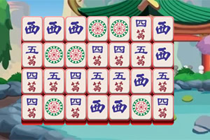 En rad av kinesiska mahjongbrickor med olika symboler mot en bakgrund av en traditionell asiatisk trädgård