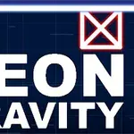 Texten NEON GRAVITY i vit färg med en blåstreckad bakgrund och två neonfärgade rutor, en blå och en röd
