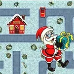 Tomte i röd dräkt bär en blå julklapp i en labyrint med snötäckta stugor och dekorativa buskar