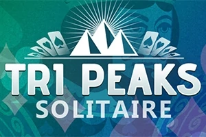 Tri Peaks Solitaire-logotyp med spelkort och illustration av bergstoppar mot en grön och blå bakgrund